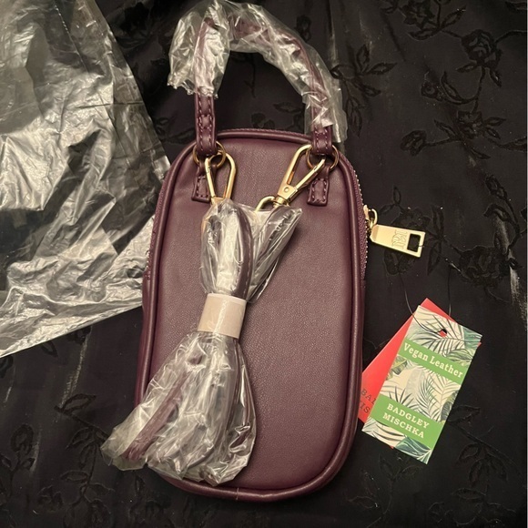 Badgley Mischka New‎ Plum Oval Quilted Phone Case - Picture 3 of 3